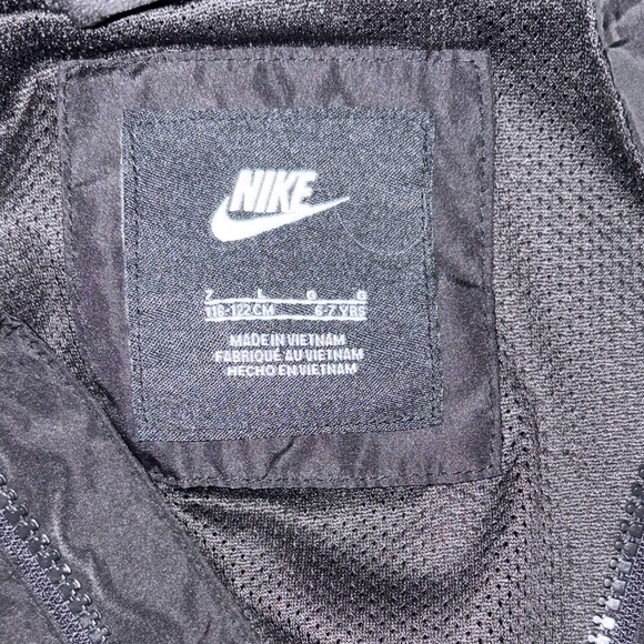 Nike Kids Black Lightweight Jacket - Picture 7 of 9